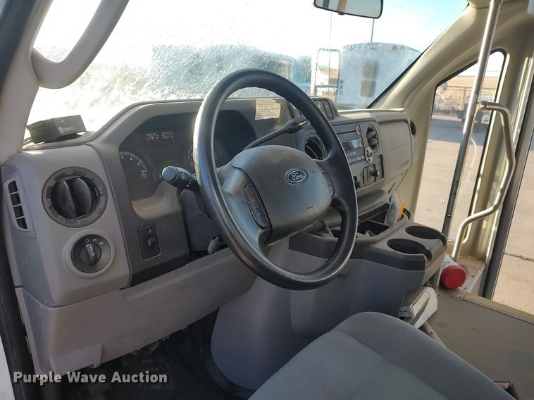 image for item MM9966 2012 Ford E450 Super Duty  shuttle bus