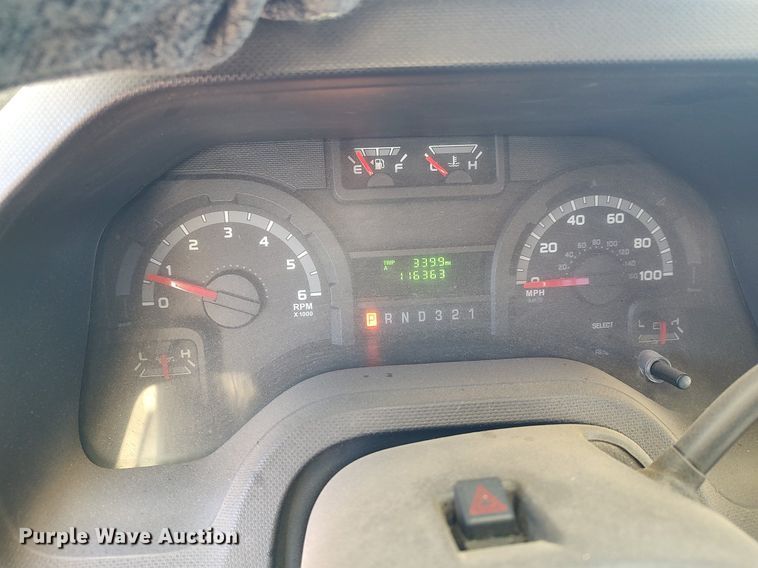 image for item MM9966 2012 Ford E450 Super Duty  shuttle bus