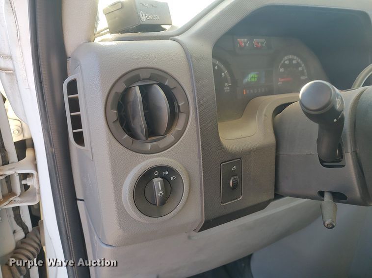 image for item MM9966 2012 Ford E450 Super Duty  shuttle bus