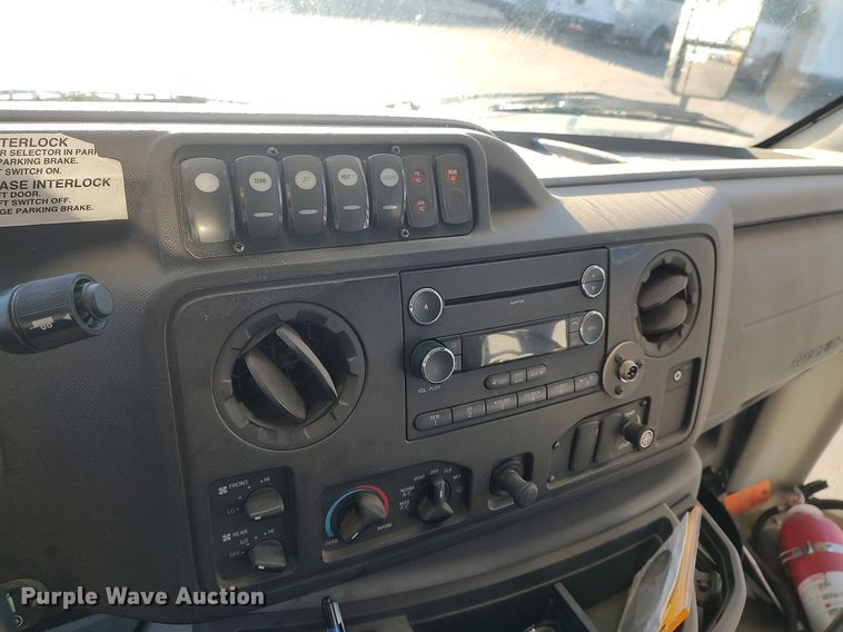 image for item MM9966 2012 Ford E450 Super Duty  shuttle bus