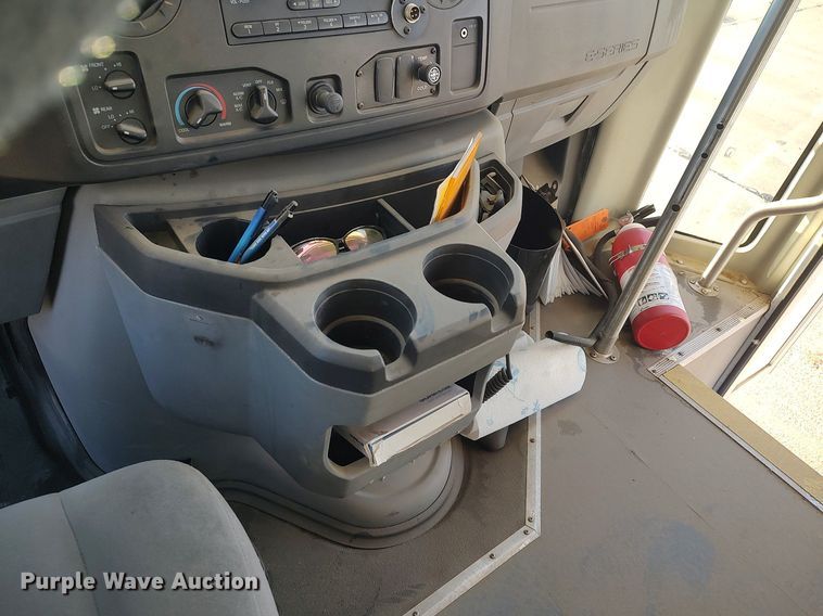 image for item MM9966 2012 Ford E450 Super Duty  shuttle bus