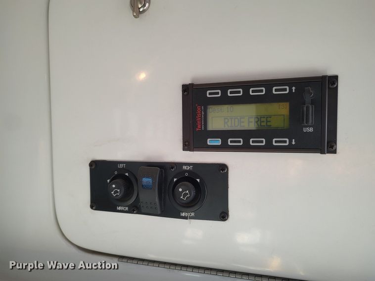 image for item MM9966 2012 Ford E450 Super Duty  shuttle bus