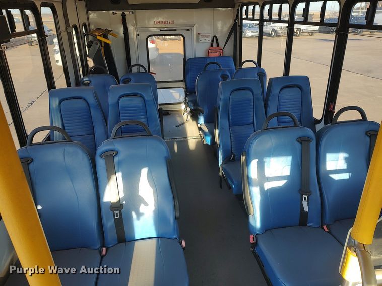 image for item MM9966 2012 Ford E450 Super Duty  shuttle bus