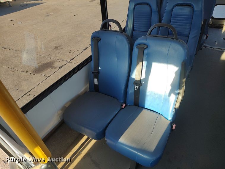 image for item MM9966 2012 Ford E450 Super Duty  shuttle bus