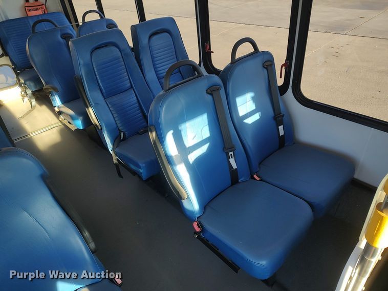 image for item MM9966 2012 Ford E450 Super Duty  shuttle bus