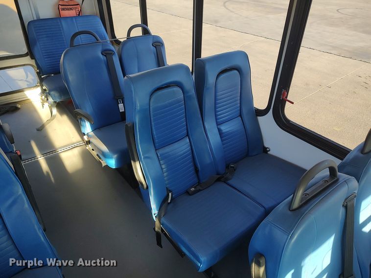 image for item MM9966 2012 Ford E450 Super Duty  shuttle bus