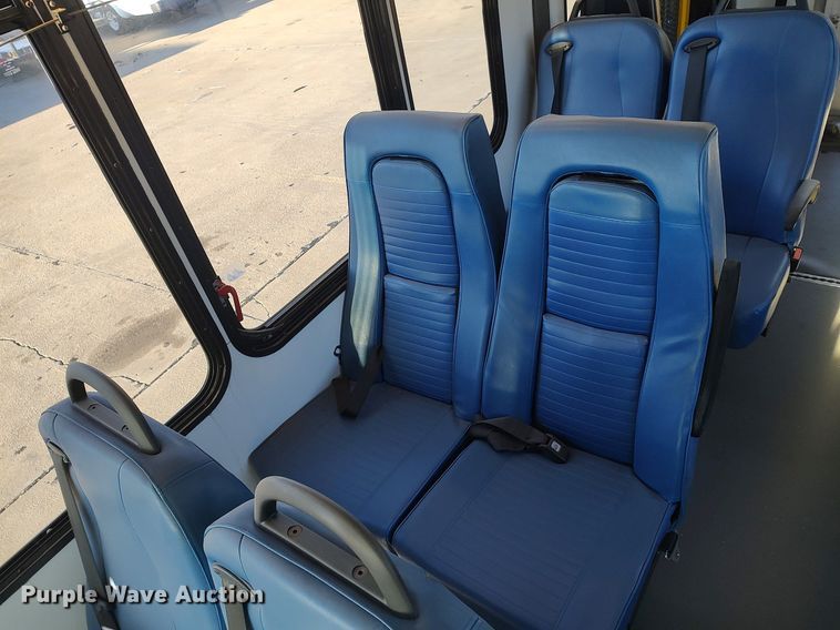 image for item MM9966 2012 Ford E450 Super Duty  shuttle bus