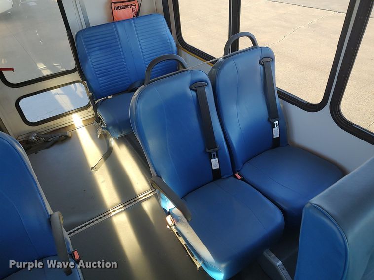 image for item MM9966 2012 Ford E450 Super Duty  shuttle bus