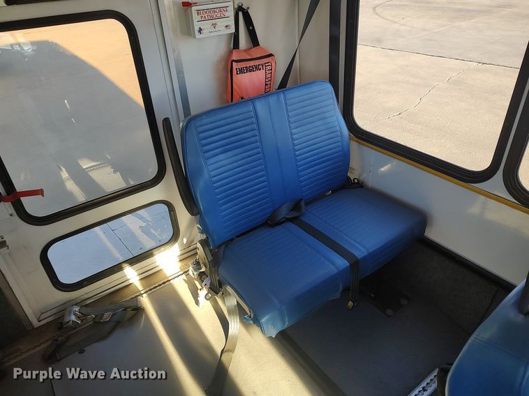 image for item MM9966 2012 Ford E450 Super Duty  shuttle bus