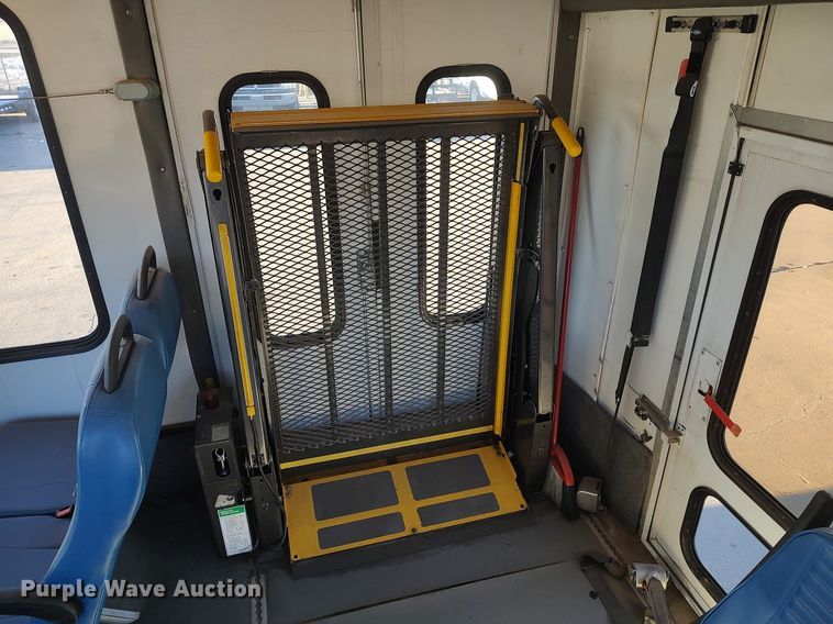 image for item MM9966 2012 Ford E450 Super Duty  shuttle bus