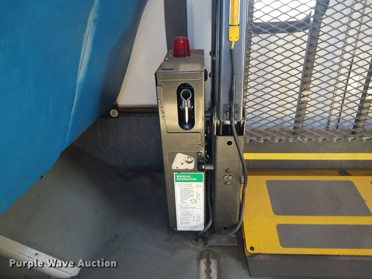 image for item MM9966 2012 Ford E450 Super Duty  shuttle bus