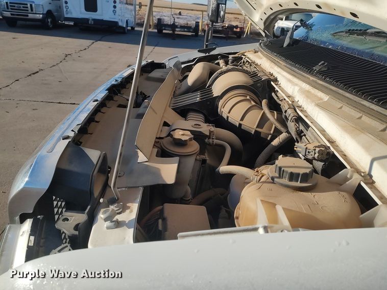 image for item MM9966 2012 Ford E450 Super Duty  shuttle bus