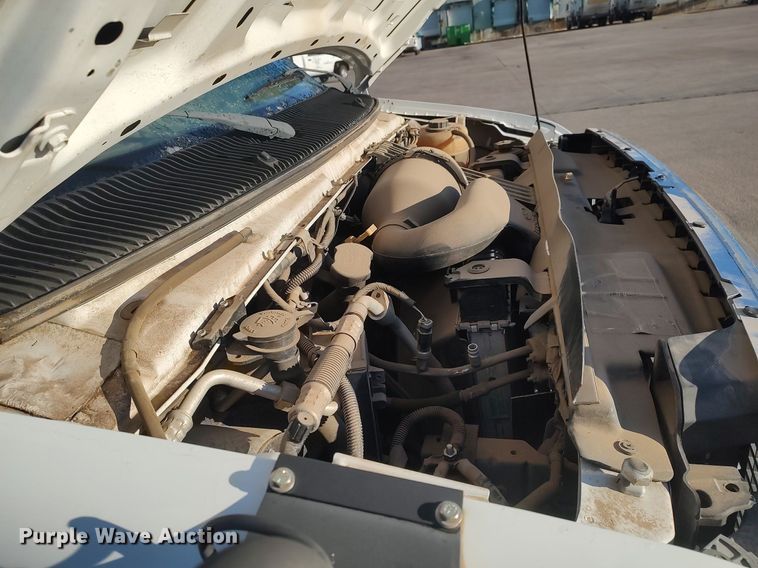 image for item MM9966 2012 Ford E450 Super Duty  shuttle bus