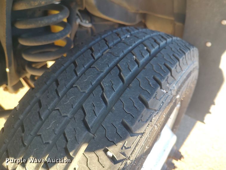 image for item MM9966 2012 Ford E450 Super Duty  shuttle bus