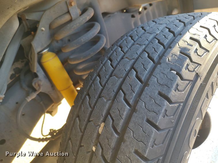 image for item MM9966 2012 Ford E450 Super Duty  shuttle bus