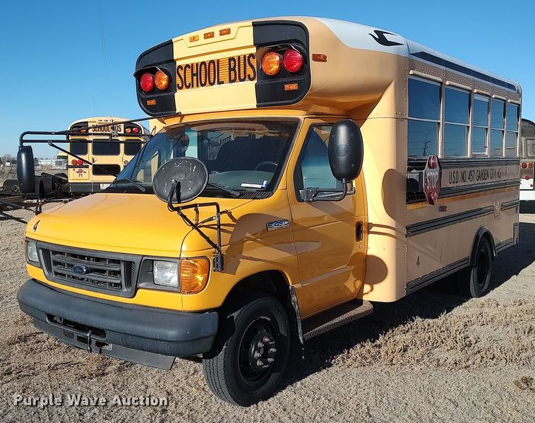 image for item MM9991 2006 Ford E450 Super Duty  school bus