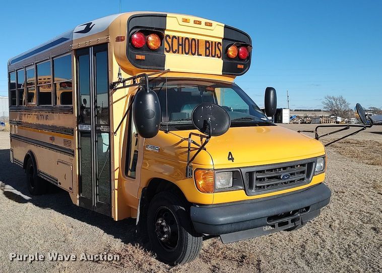 image for item MM9991 2006 Ford E450 Super Duty  school bus