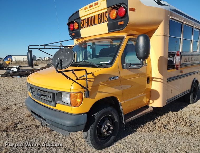 image for item MM9991 2006 Ford E450 Super Duty  school bus