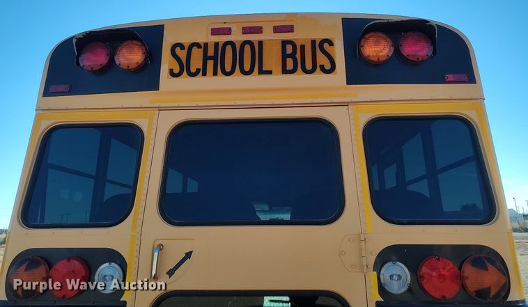 image for item MM9991 2006 Ford E450 Super Duty  school bus