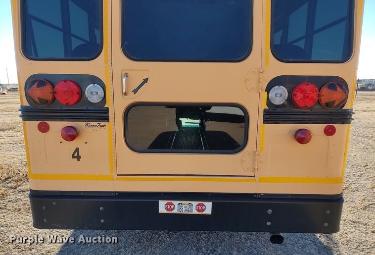 image for item MM9991 2006 Ford E450 Super Duty  school bus