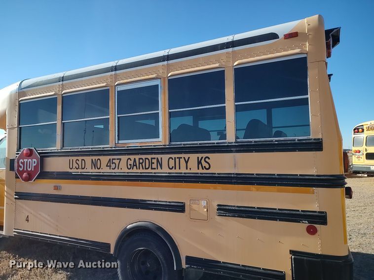 image for item MM9991 2006 Ford E450 Super Duty  school bus