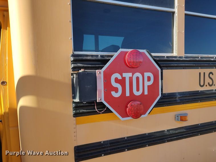 image for item MM9991 2006 Ford E450 Super Duty  school bus