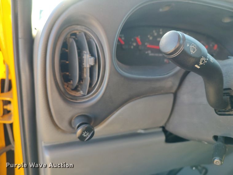 image for item MM9991 2006 Ford E450 Super Duty  school bus