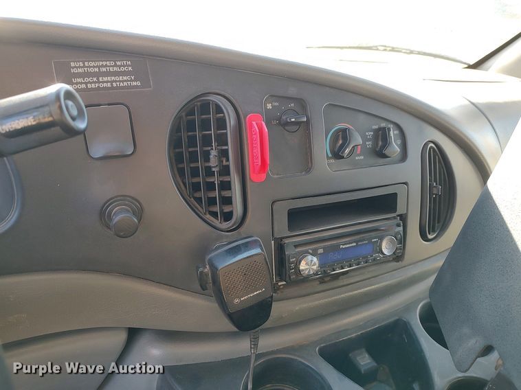 image for item MM9991 2006 Ford E450 Super Duty  school bus