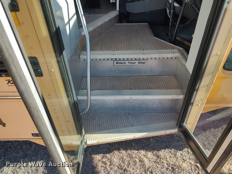 image for item MM9991 2006 Ford E450 Super Duty  school bus