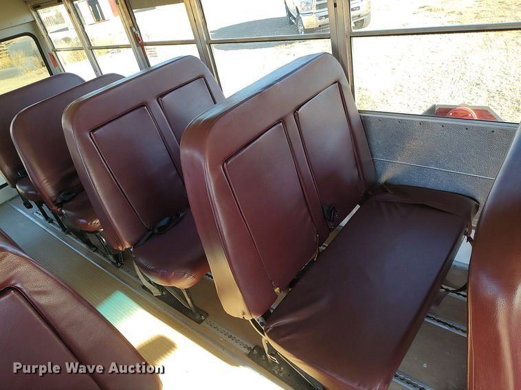 image for item MM9991 2006 Ford E450 Super Duty  school bus