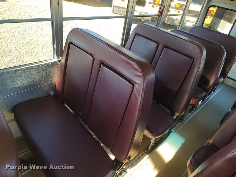 image for item MM9991 2006 Ford E450 Super Duty  school bus