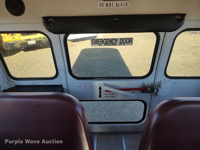 image for item MM9991 2006 Ford E450 Super Duty  school bus