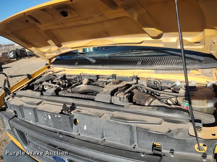 image for item MM9991 2006 Ford E450 Super Duty  school bus