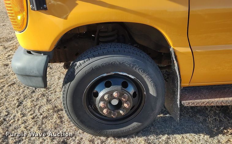 image for item MM9991 2006 Ford E450 Super Duty  school bus