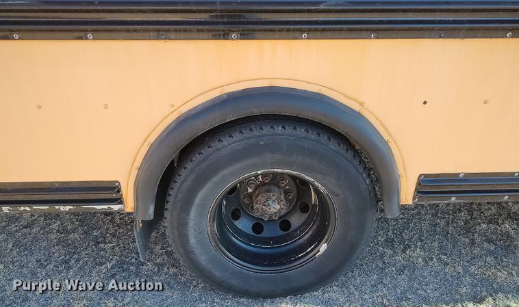 image for item MM9991 2006 Ford E450 Super Duty  school bus
