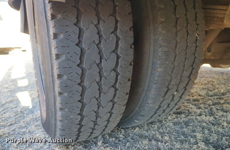 image for item MM9991 2006 Ford E450 Super Duty  school bus