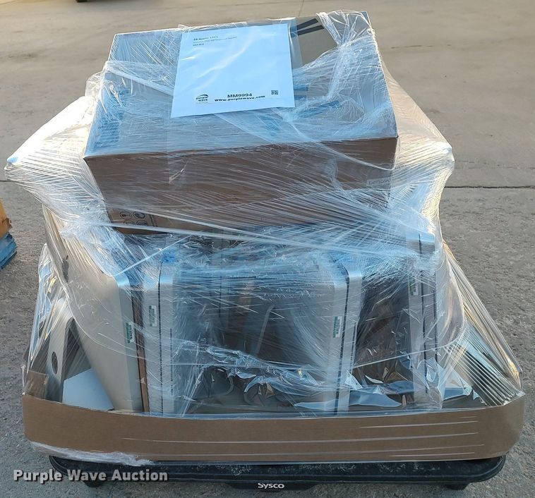 image for item MM9994 (24) Apple 1311 computers