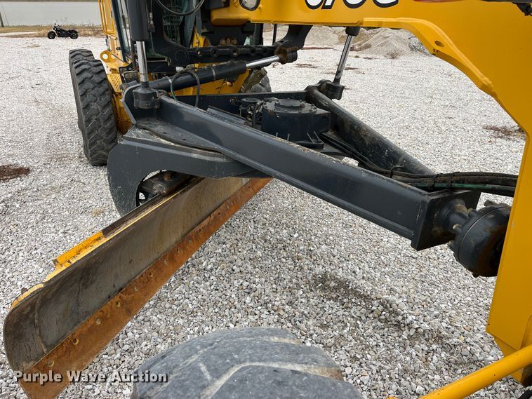 image for item MW9455 2009 John Deere 670G  motor grader