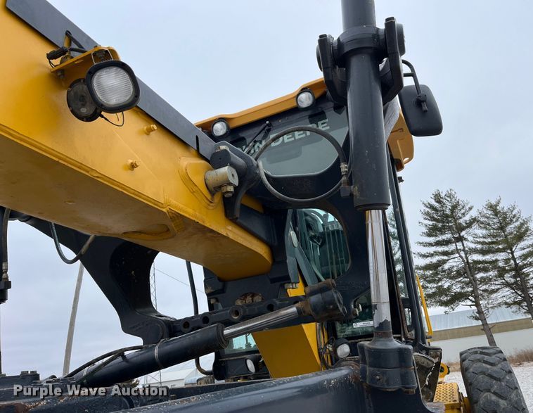 image for item MW9455 2009 John Deere 670G  motor grader