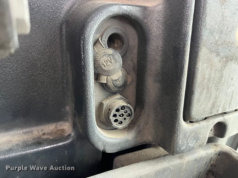 image for item MW9455 2009 John Deere 670G  motor grader