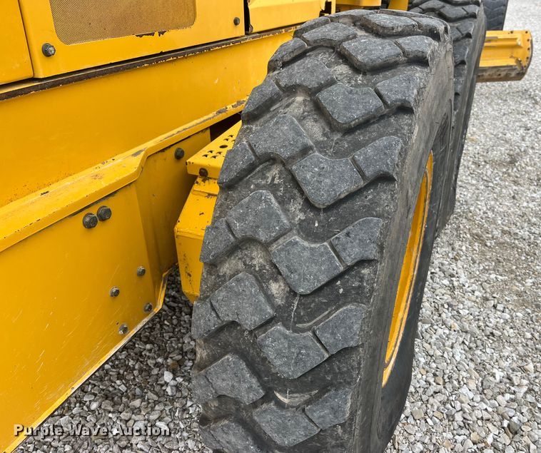 image for item MW9455 2009 John Deere 670G  motor grader