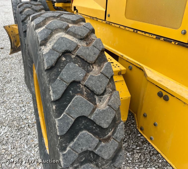 image for item MW9455 2009 John Deere 670G  motor grader