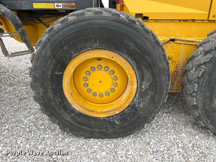 image for item MW9455 2009 John Deere 670G  motor grader