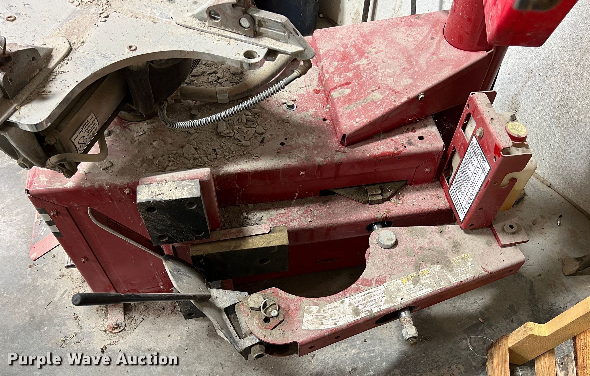 Coats tire machine and balancer in Erie, KS Item ID9399 sold Purple