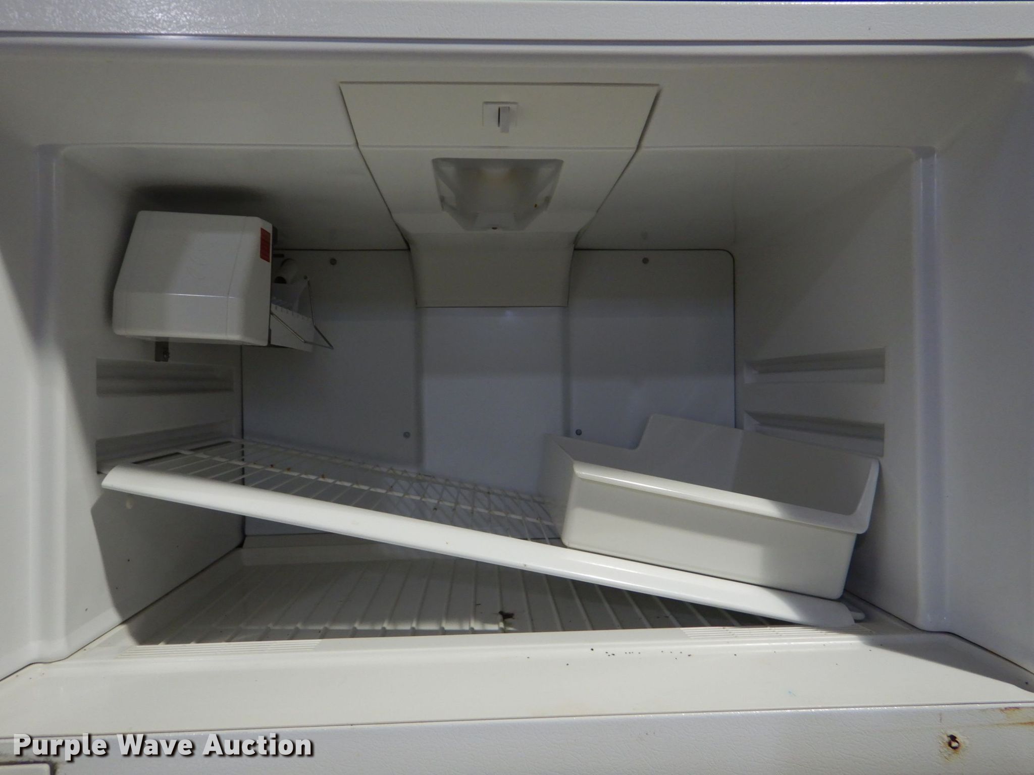 Amana TH21V2W refrigerator in Tulsa, OK Item IG9986 sold Purple Wave