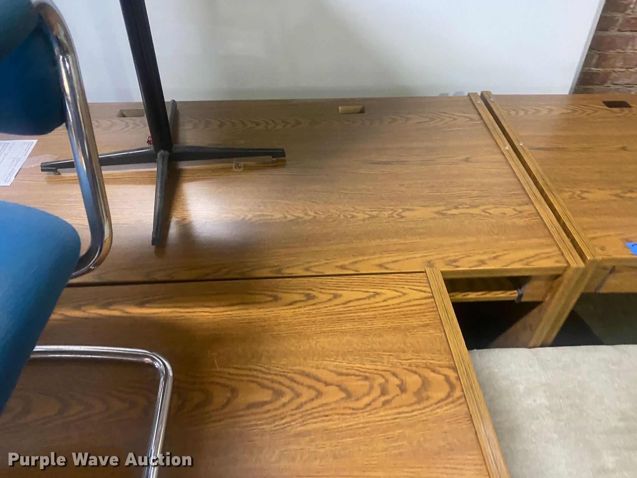 Furniture in Tulsa, OK Item IG9993 sold Purple Wave