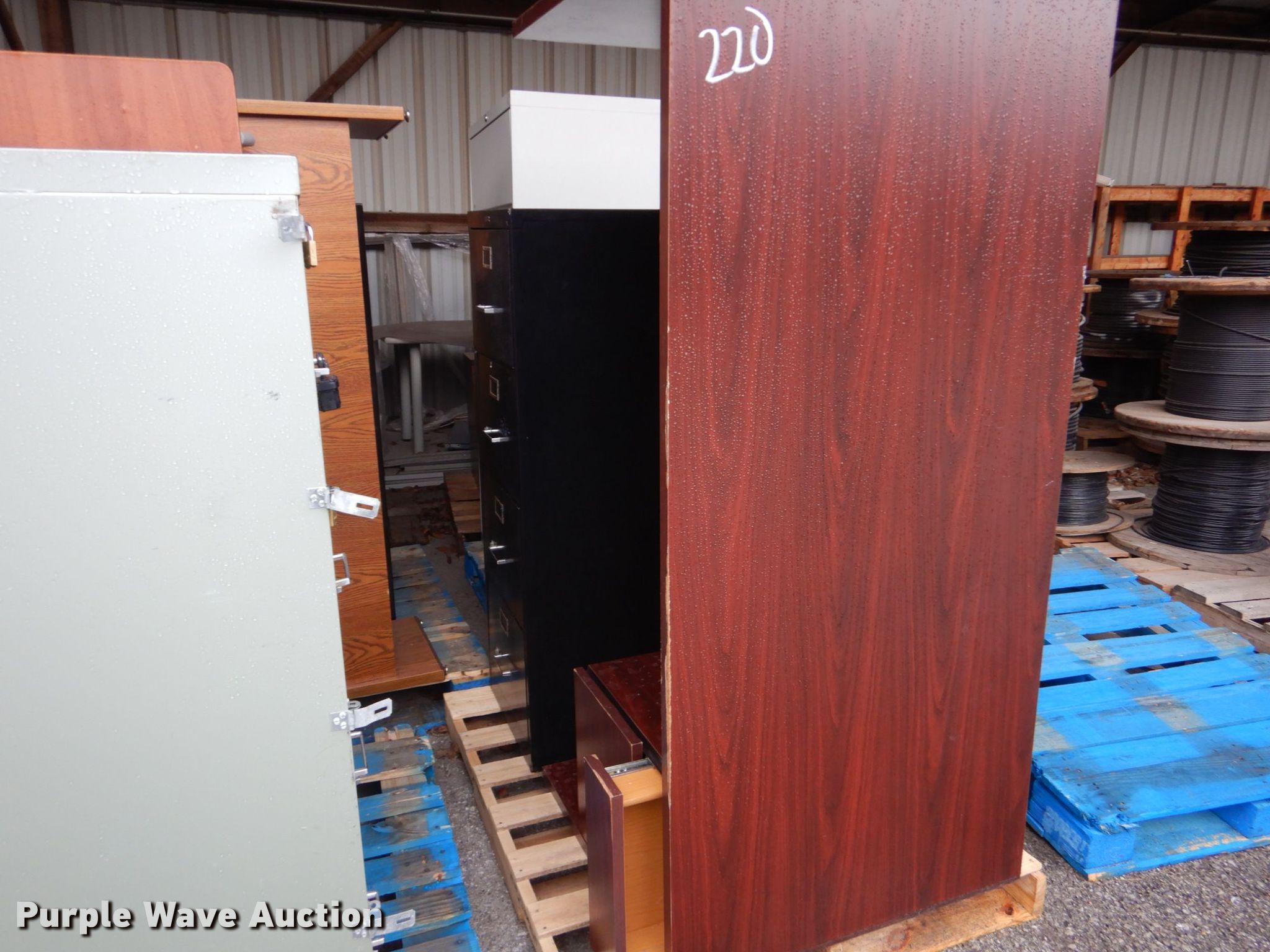 Furniture in Tulsa, OK Item MM9661 sold Purple Wave