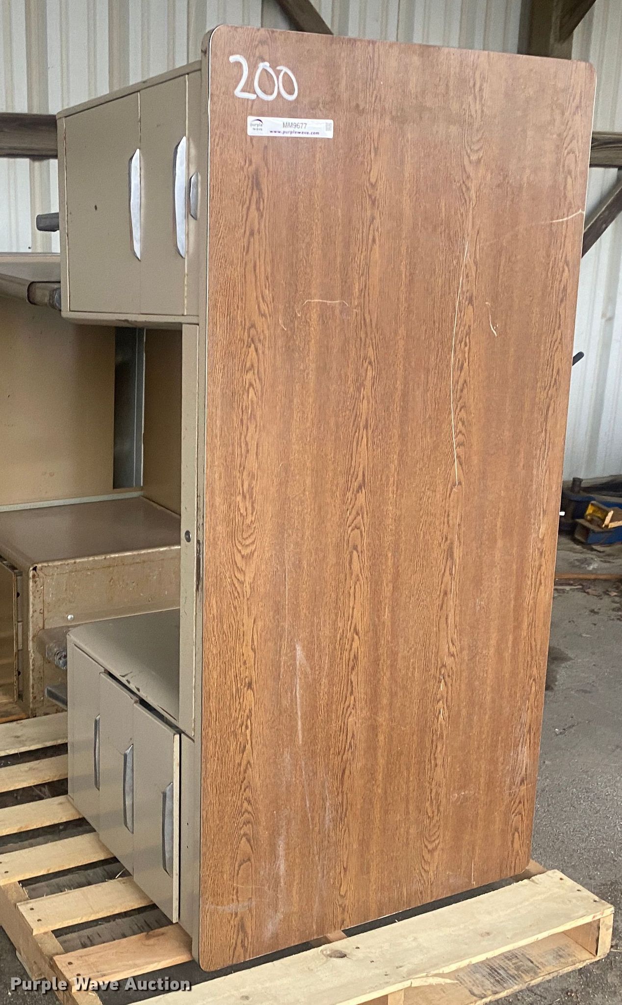 (3) desks in Tulsa, OK Item MM9677 sold Purple Wave