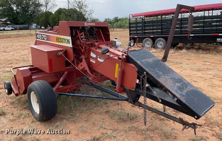 image for item DN5080 2004 Hesston 4570  small square baler
