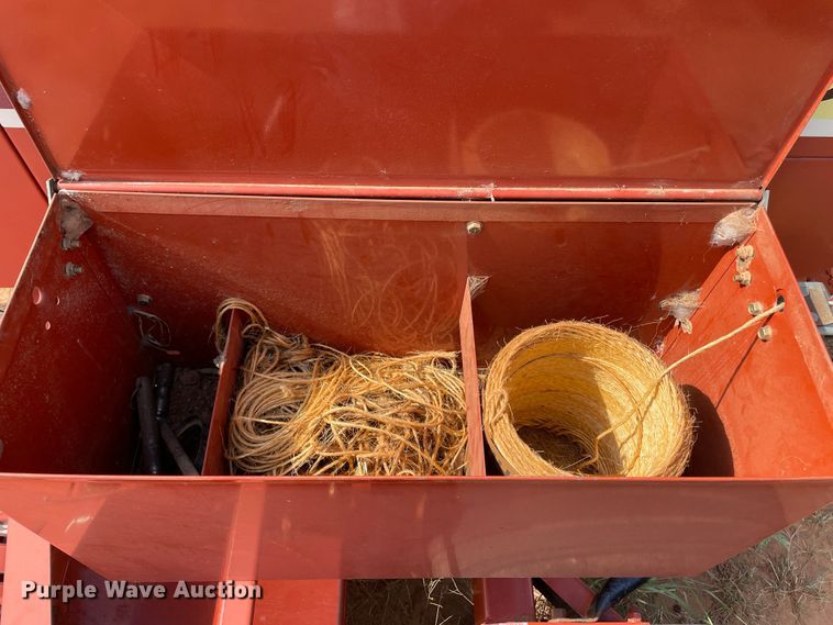 image for item DN5080 2004 Hesston 4570  small square baler